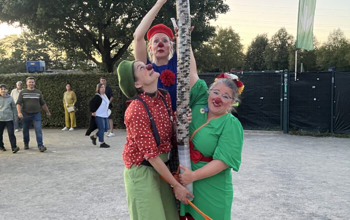 Clowns mit Becherturm