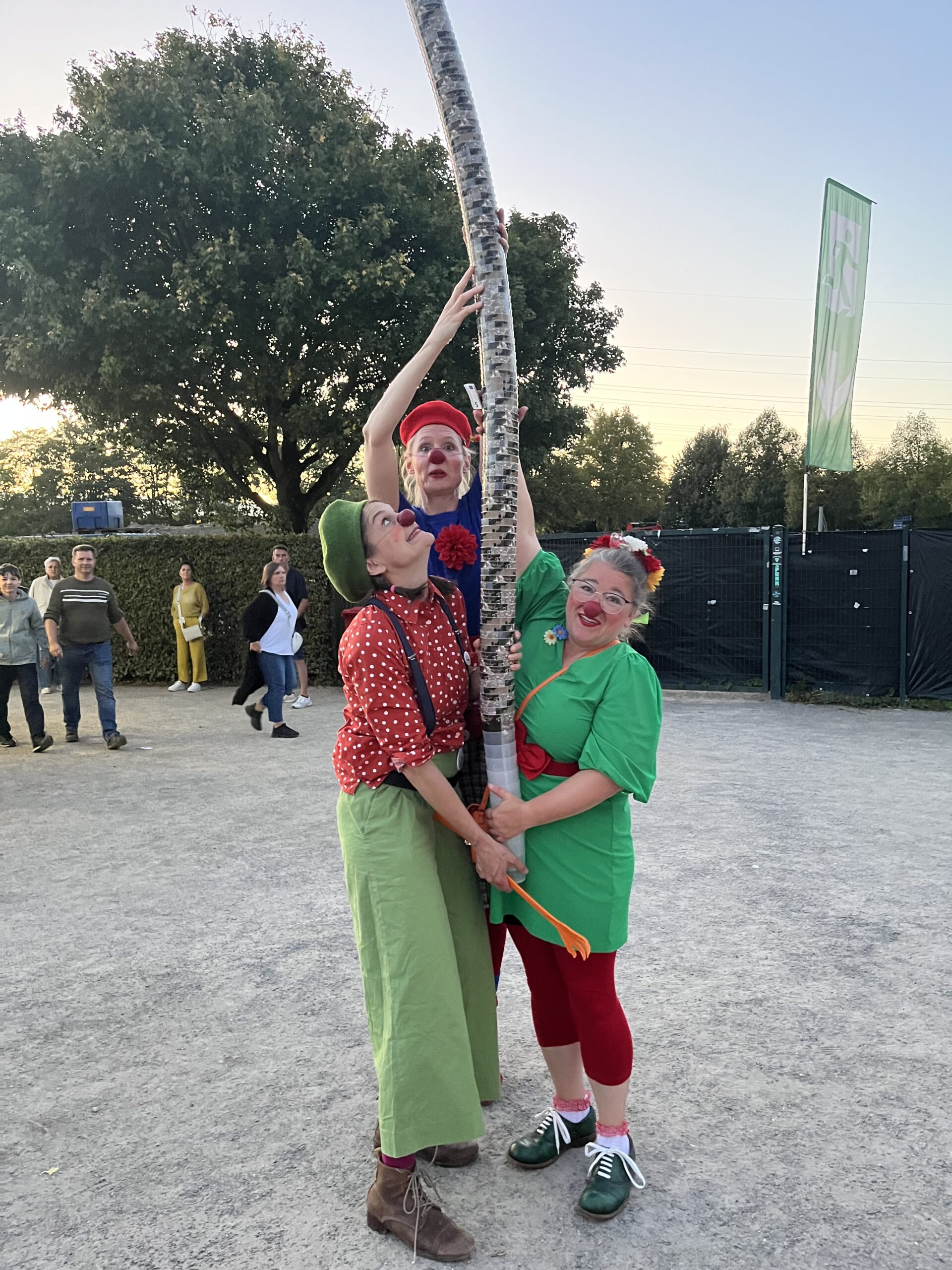 Clowns mit Becherturm
