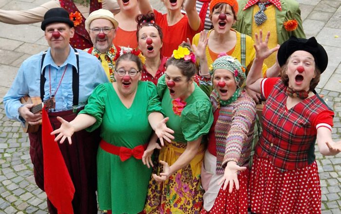 Clownsgruppe jubelt 2026 zu!